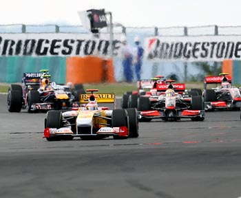 Renault's Fernando Alonso leads the pack at the start of the race