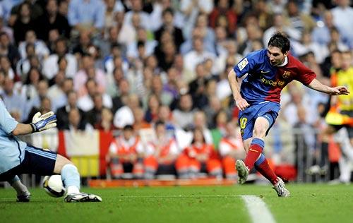 Lionel Messi scores for Barcelona