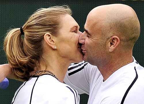 Andre Agassi kisses wife Steffi Graf