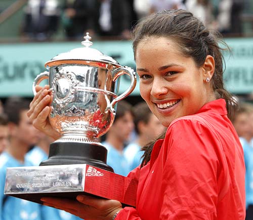 Ana Ivanovic with 2008 French Open trophy
