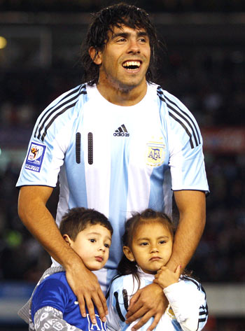 Carlos Tevez with his daughter Florencia (right)