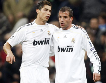 Real Madrid's Cristiano Ronaldo talks with teammate Van der Vaart during their Champions League match against FC Zurich