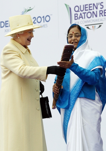 Britain's Queen Elizabeth II hands over the baton to President of India Pratibha Patil