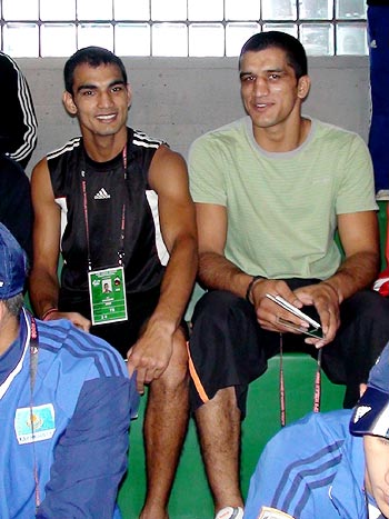 Dinesh Kumar (left) and Jai Bhagwan await their turn for weigh in