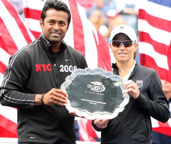 Leander Paes and Cara Black with the runners-up trophy