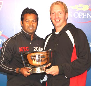 Leander Paes and Lukas Dlouhy with the trophy