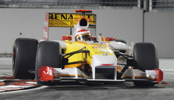 Fernando Alonso's Renault heading for a third place finish