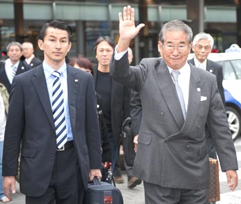 Shintaro Ishihara (right), Tokyo Governor arrived in Copenhagen Saturday to bid for the 2016 Games