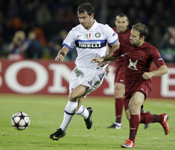 Inter Milan's Walter Samuel challenges Rubin Kazan's Alejandro Dominguez
