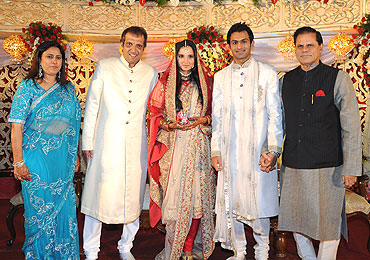 Sania and Shoaib are flanked by Sania's parents and a friend