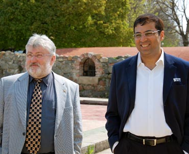 Viswanathan Anand (right) with his advisor Hans-Walter Schmitt