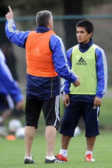 Chhetri gets instructions from Kansas City Wizards manager Peter Vernes