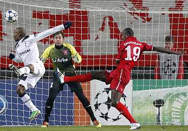 Tottenham Hotspur's Jermain Defoe tries to score past FC Twente's goalkeeper during their Champions League Group A match in Enschede