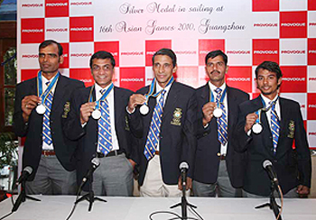 The match racing team, comprising Arjuna Awardee Farokh Tarapore (skipper), Cdr Atool Sinha, Balraj L, Shekhar Singh Yadav and 21-year-old Trunal Helegaonkar 