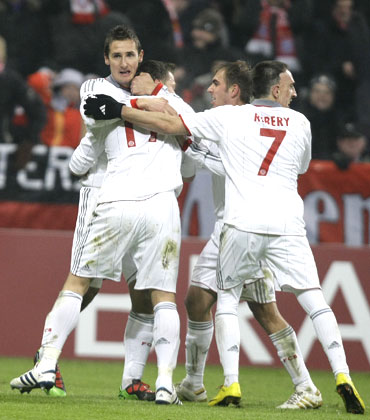 Bayern Munich's Miroslav Klose (left) celebrates with team-mates after scoring the winner against Fiorentina