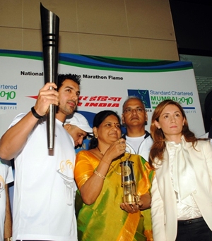 Actor John Abraham, Mumbai Mayor Shraddha Jadhav and champion marathon runner Maria Polyzou of Greece with the Olympic flame