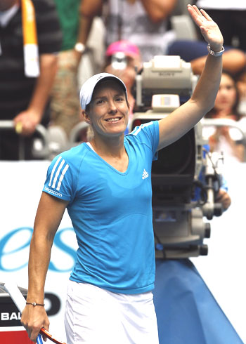 Justine Henin of Belgium acknowledges the spectators after defeating Russia's Alisa Kleybanova