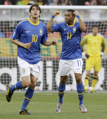 Brazil's Robinho (R) celebrates his goal next to teammate Kaka