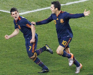 David Villa celebrates a goal