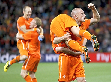 Netherlands' John Heitinga celebrates with Wesley Sneijder, Arjen Robben and Dirk Kuyt at Green Point stadium