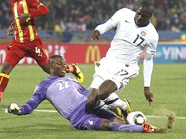 Ghana's goalkeeper Richard Kingson (left) slides in for the ball to stop United States' Jozy Altidore
