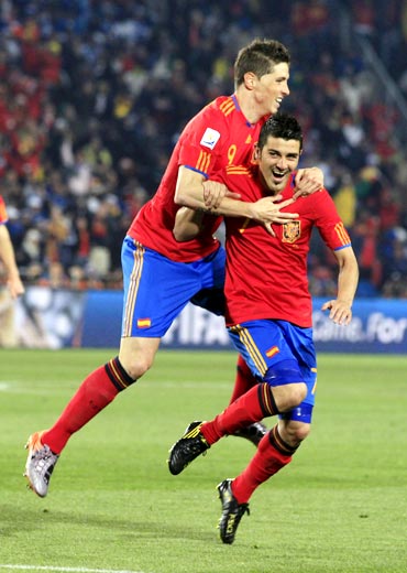 David Villa celebrates scoring a goal with team mate Fernando Torres