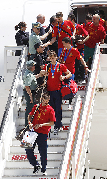Spain's soccer team players arrive at Madrid's Barajas airport