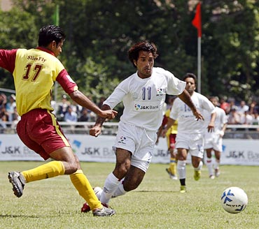 Ishfaq Ahmad (right) of Jammu and Kashmir tries to get the ball past Himachal's Ramesh Kumar
