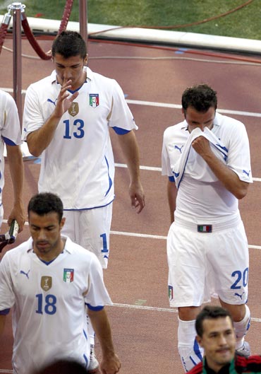Italy playes walk off the pitch after their friendly match against Mexico