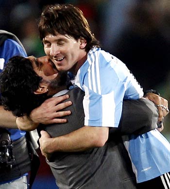 Argentina's coach Diego Maradona ccelebrates his team's win over Nigeria with Lionel Messi
