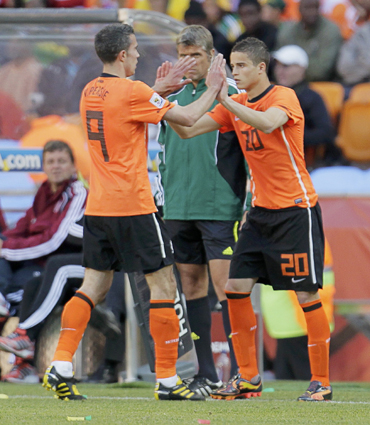 -Netherlands' Ibrahim Afellay comes on for team mate Robin Van Persie