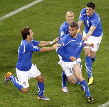 Italy's Daniele De Rossi celebrates after scoring the equaliser