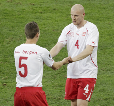 Switzerland's Philippe Senderos greets team mate Steve Von Bergen after the former was substituted
