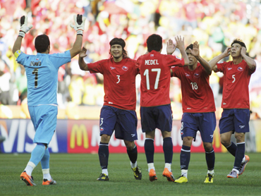 Chile's goalkeeper Claudio Bravo celebrates with team mates after their win over Honduras