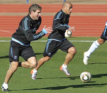 Argentina's Martin Palermo (left) and Clemente Rodriguez go through the grind at a training session