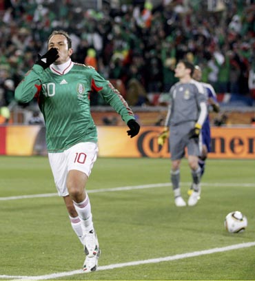 Mexico's Cuauhtemoc Blanco celebrates after scoring a penalty against France