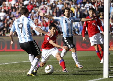 Gonzalo Higuain scores for Argentina