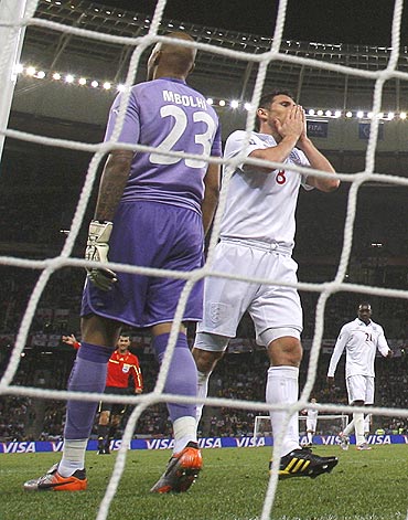 England's Frank Lampard (right) reacts after missing a scoring opportunity