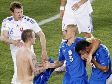 Italy's Fabio Cannavaro (C) shakes hands with Slovakia's Miroslav Stoch (L), as Fabio Quagliarella reacts after their 2010 World Cup Group F soccer match at Ellis Park stadium