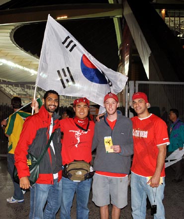 Siddhanta Pinto with South Korean fans