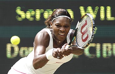 Serena Williams returs to Dominika Cibulkova