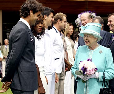 Roger Federer speaks to Queen Elizabeth