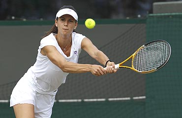 Tsvetana Pironkova returns to Venus Williams