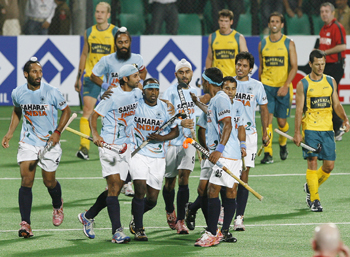 India's Vikram Pillay celebrates with his team mates after scoring the team's first goal during their match against Australia