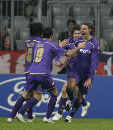 Fiorentina players celebrate a goal