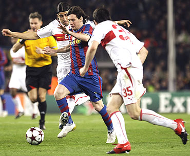 Barcelona' Lionel Messi (centre) juggles past VfB Stuttgart's Sami Khedira (back) and Christian Traesch during their Champions League match last week
