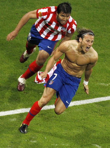 Diego Forlan nets the winner for Atletico