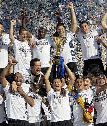 Javier Zanetti lifts the trophy after Inter won the Serie A title