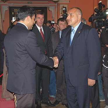 Anand is greeted by Bulgarian Prime Minister Boyko Borrissov at the opening ceremony