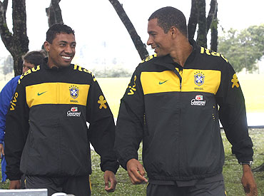 Brazil's Gilberto Silva (right) and Kleberson